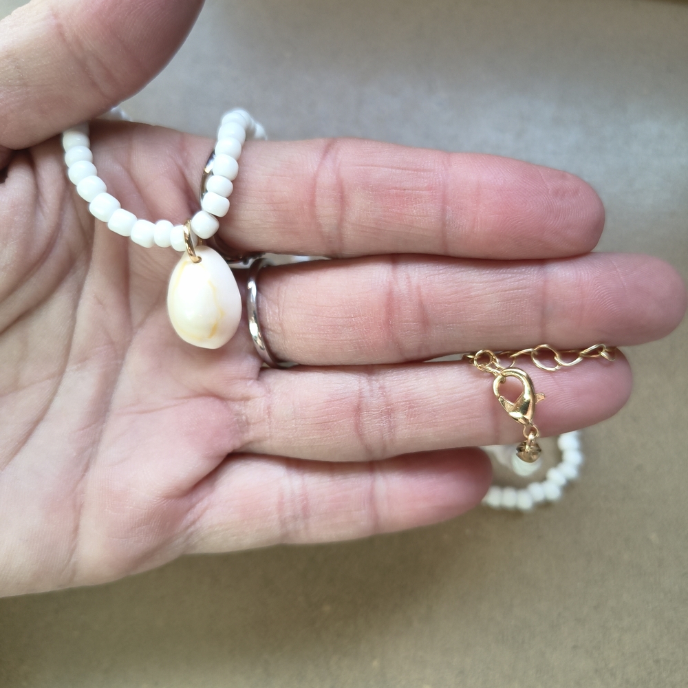 Beautiful White Beaded Necklace With Shell Pendant